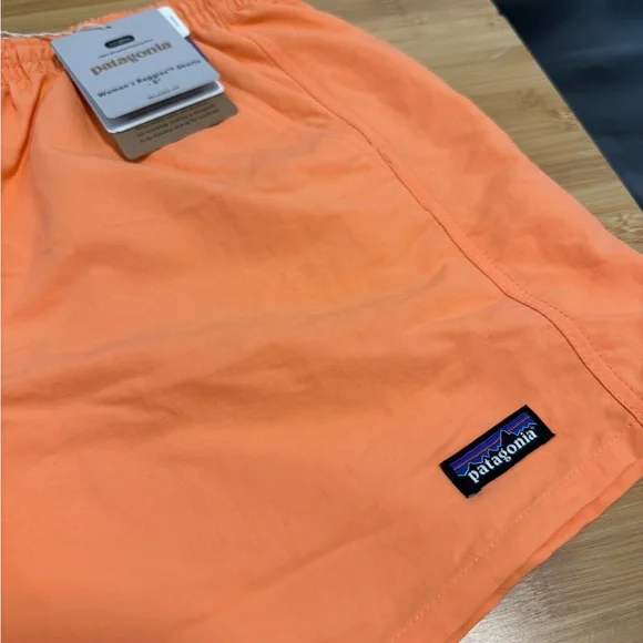 NWT Women’s M Patagonia Baggies 5” - Tigerlily Orange - Picture 2 of 3